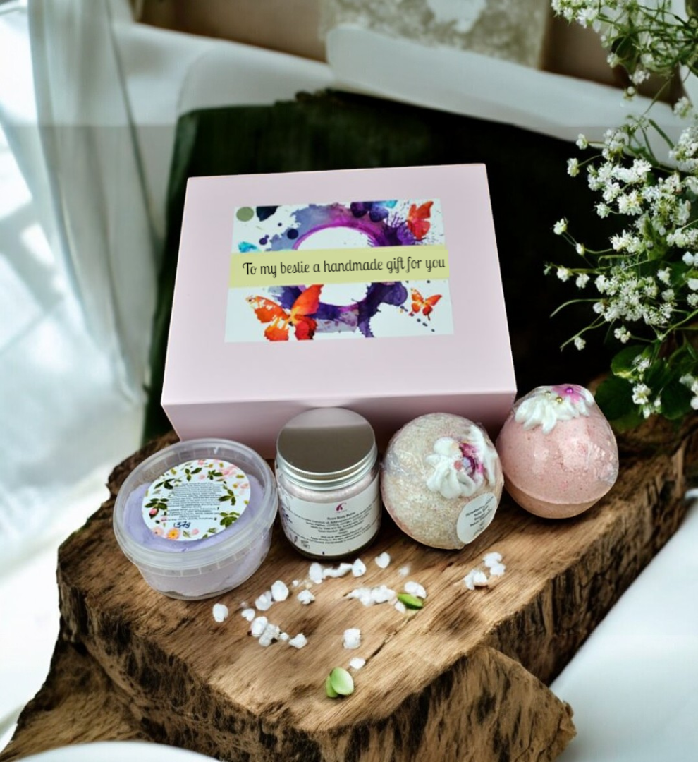 Personalised Gift Set for Best Friends - To my Bestie Label - Vegan - Whipped Soap, Bath Bombs and Body Butter