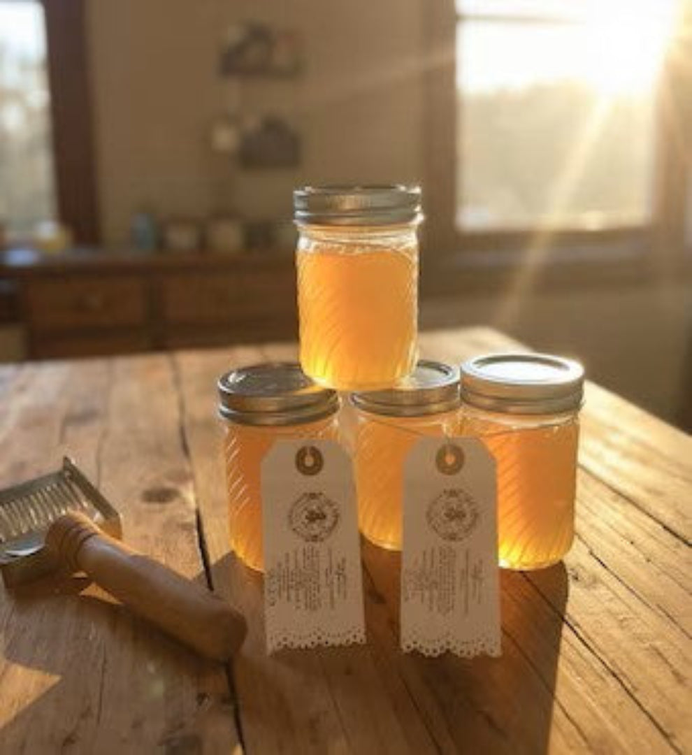 Pure Raw Honey in a Mason Glass Swirl Jar 300g Min of Honey Spring 2025 - not Pasteurised or Heated - Lincolnshire Hives in the Wolds AONB
