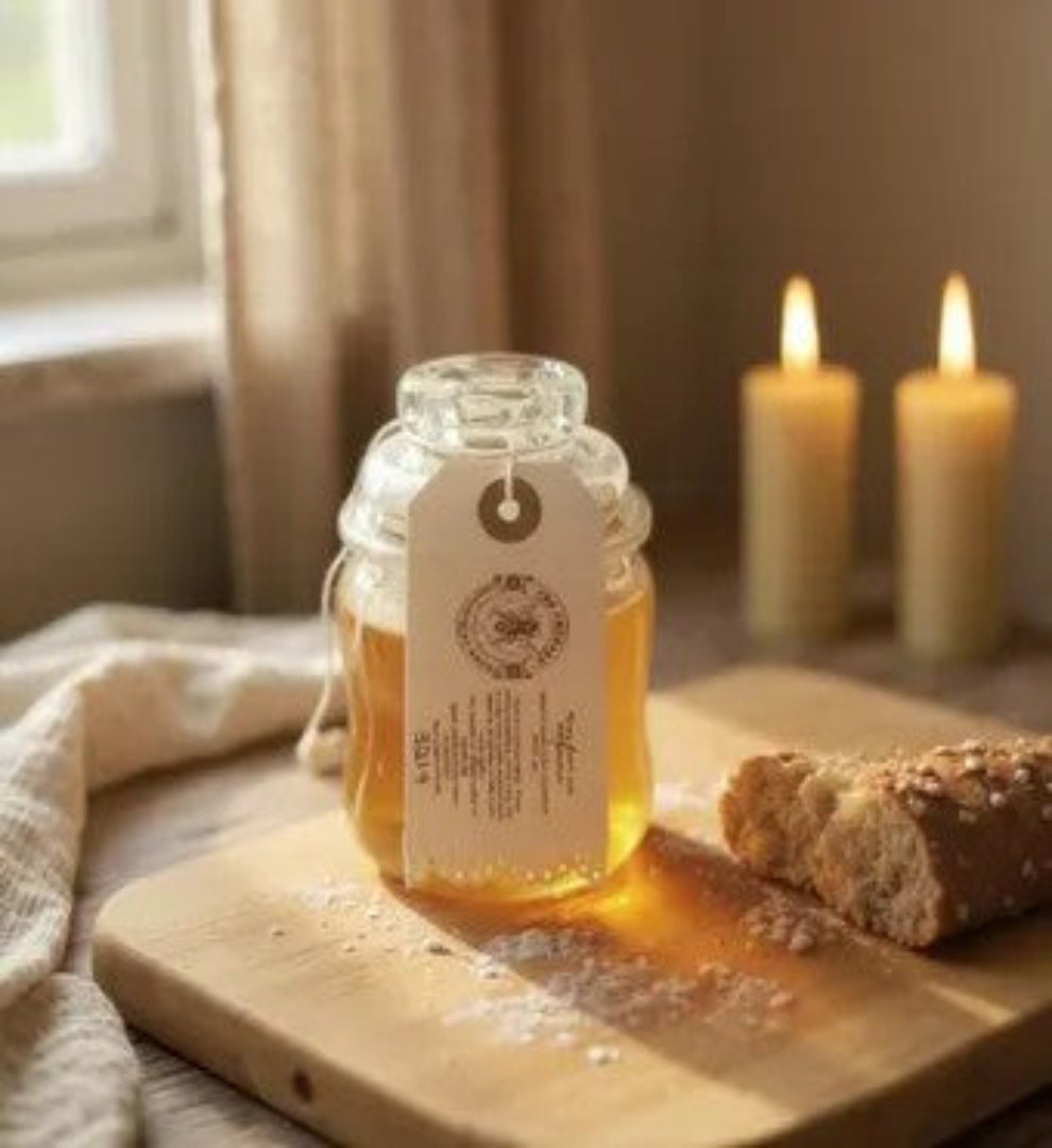 Pure Raw Honey in a Vintage Glass Swirl Jar 300 of Honey Spring 2025 - not Pasteurised or Heated - Lincolnshire Hives in the Wolds AONB