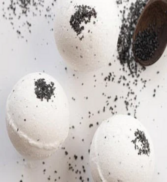 Oak Smoke and Embers Bath Bomb with Nourishing Apricot Kernel Oil